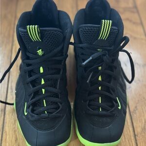 Nike Men's Black and Neon Green Athletic Shoes
